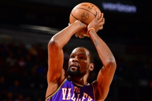 老里：KD现在提升了三分球比重 这个年纪还在打磨比赛难以置信