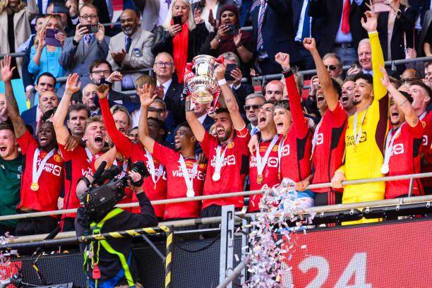 LOL Worlds 赛程-滕哈赫完美部署赢得掌声，冠军能否让他留在曼联？