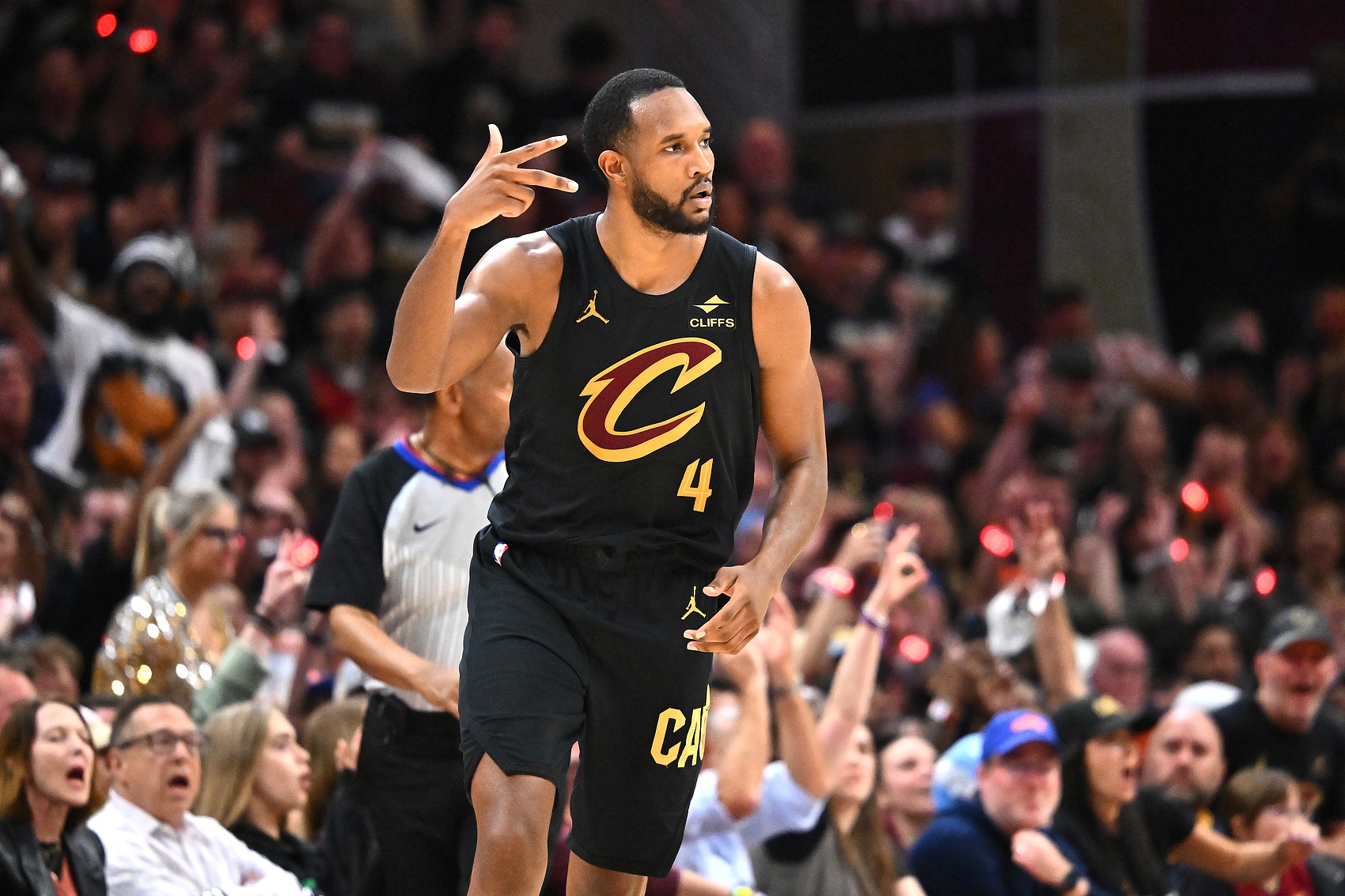 LOL Worlds 赛程-不止做DPOY！队记：莫布里今夏提升了跳投技术 控球&amp;终结也有增强