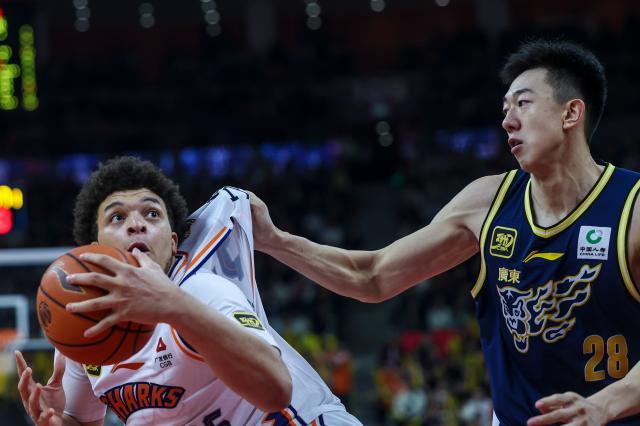 电竞比分-悬崖边上海该如何调整？押宝洛夫顿不该是唯一选择