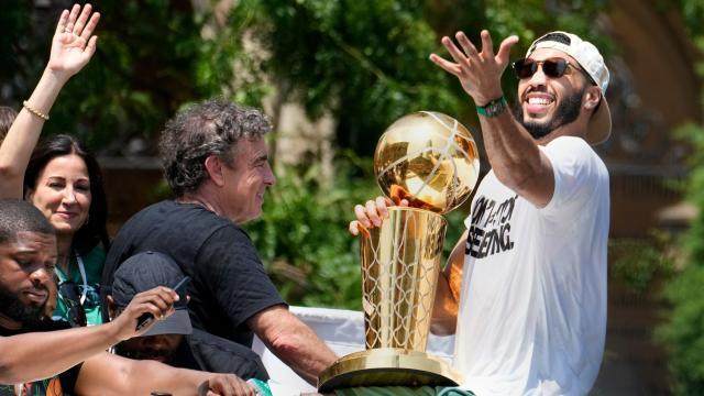 英雄联盟直播-绿军易主61亿创纪录赚16倍 卖队赚钱另有难言之隐