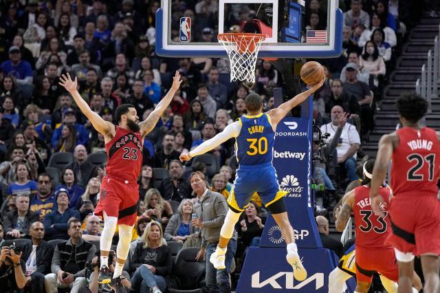 英雄联盟直播-内外两开花击溃猛龙 勇士胜率重返50%以上