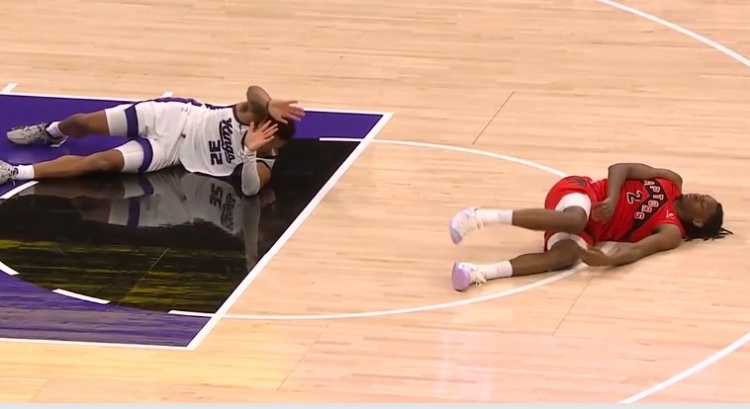 LOL Worlds 赛程-危险动作！考德威尔倒地拉扯莫格博腿部致后者摔倒 被吹一级恶意